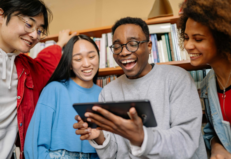 Comment bâtir une carrière grâce au numérique et la formation continue en ligne ?